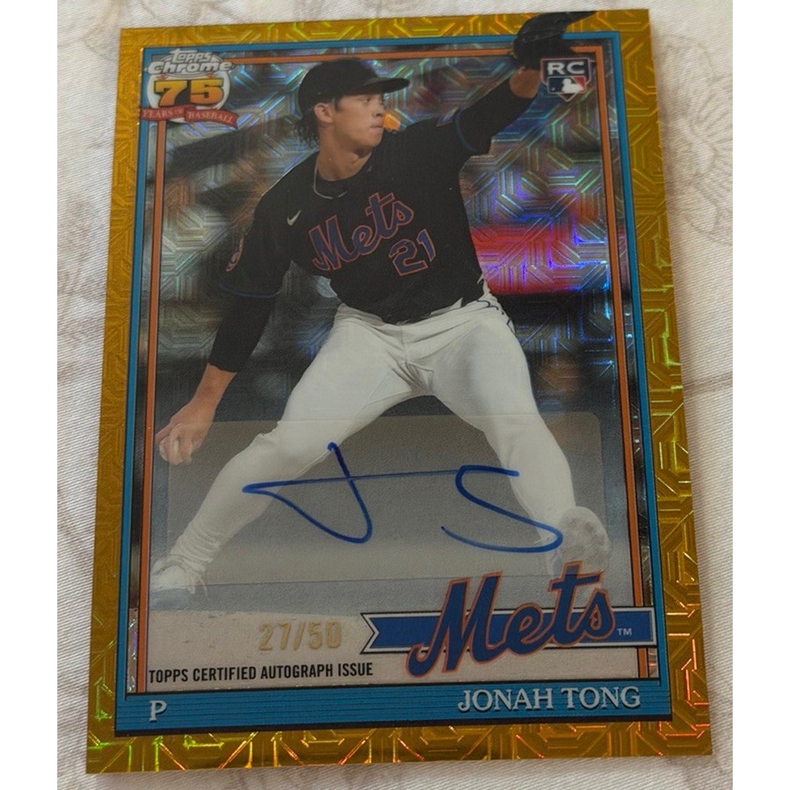 Angled front view of Jonah Tong Silver Pack Mojo Gold rookie autograph refractor card for the New York Mets