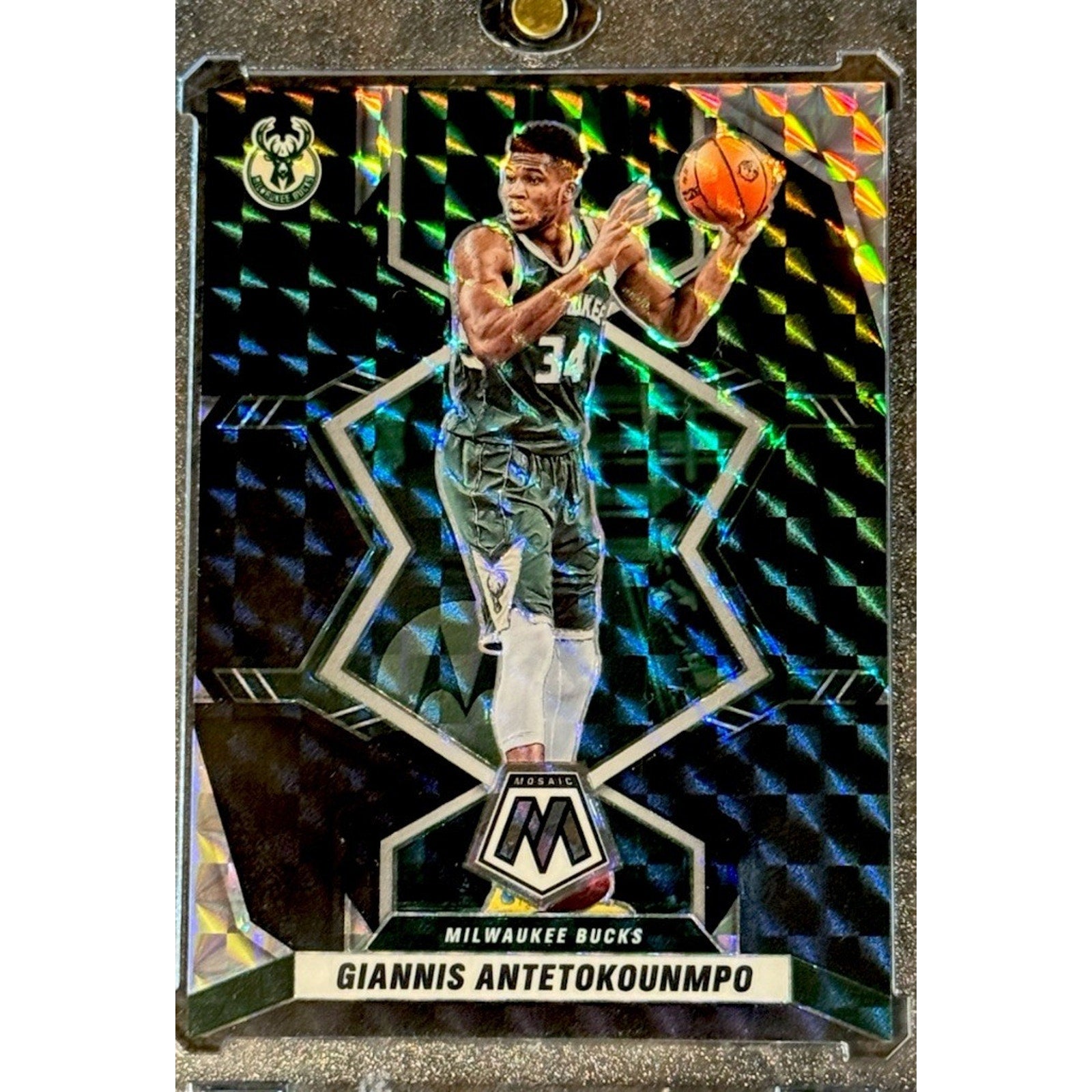 2021-22 Panini Mosaic Black Fast Break 1/1 #98 SSP Giannis Antetokounmpo Bucks
