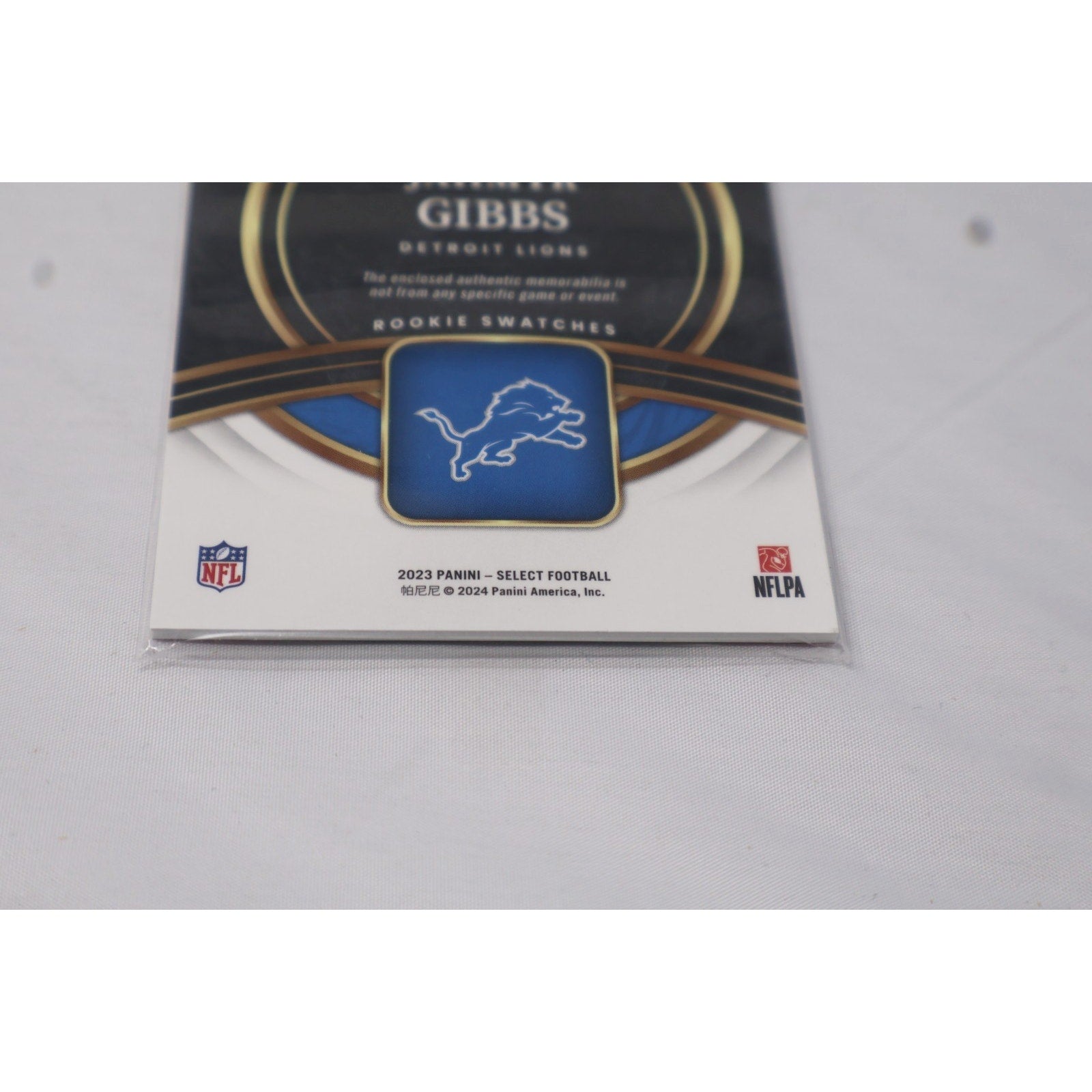 2023 Panini Select - Rookie Swatches Jahmyr Gibbs #RSW-JGI Red Prizm RC Mint