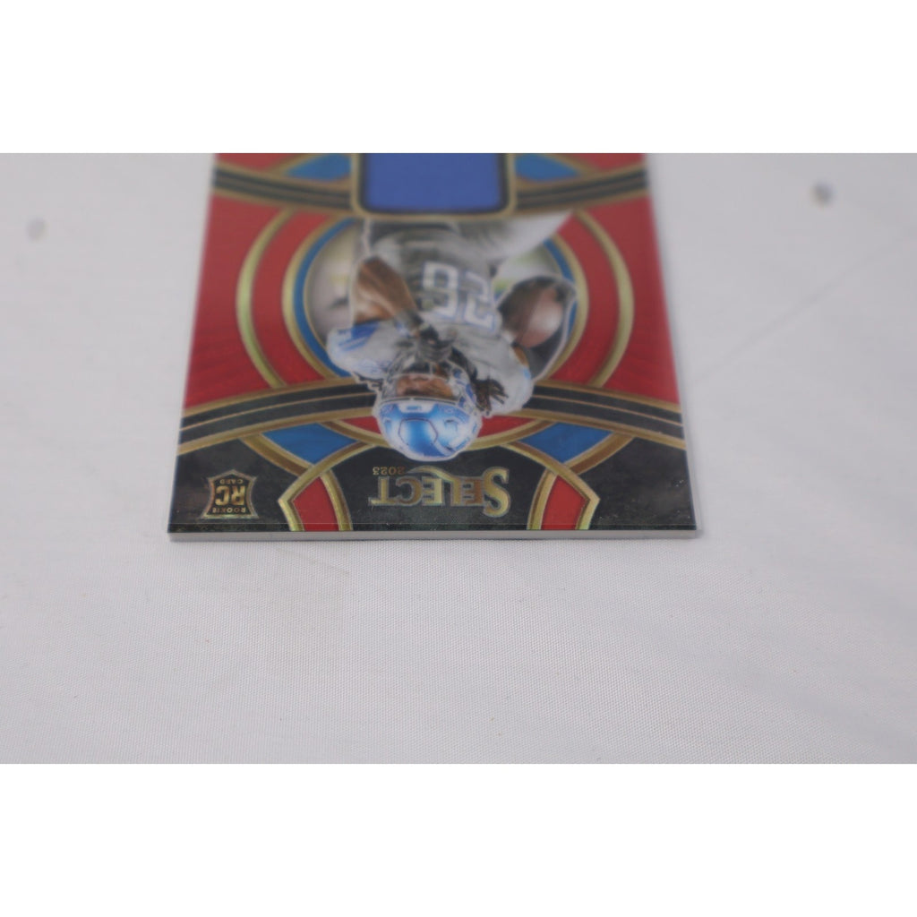 2023 Panini Select - Rookie Swatches Jahmyr Gibbs #RSW-JGI Red Prizm RC Mint