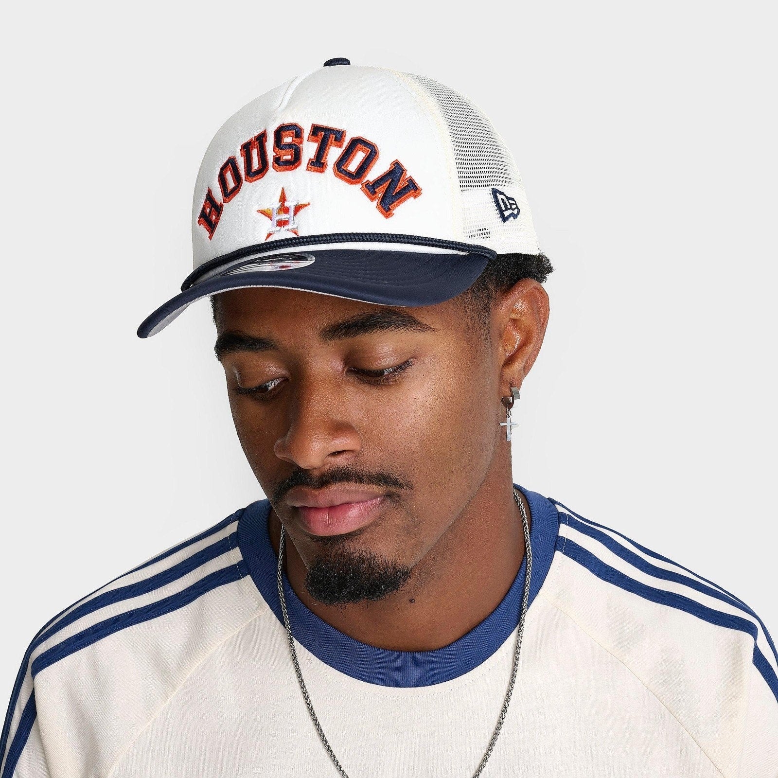 Model wearing New Era Houston Astros 9FORTY M-Crown snapback mesh cap with cream and navy design