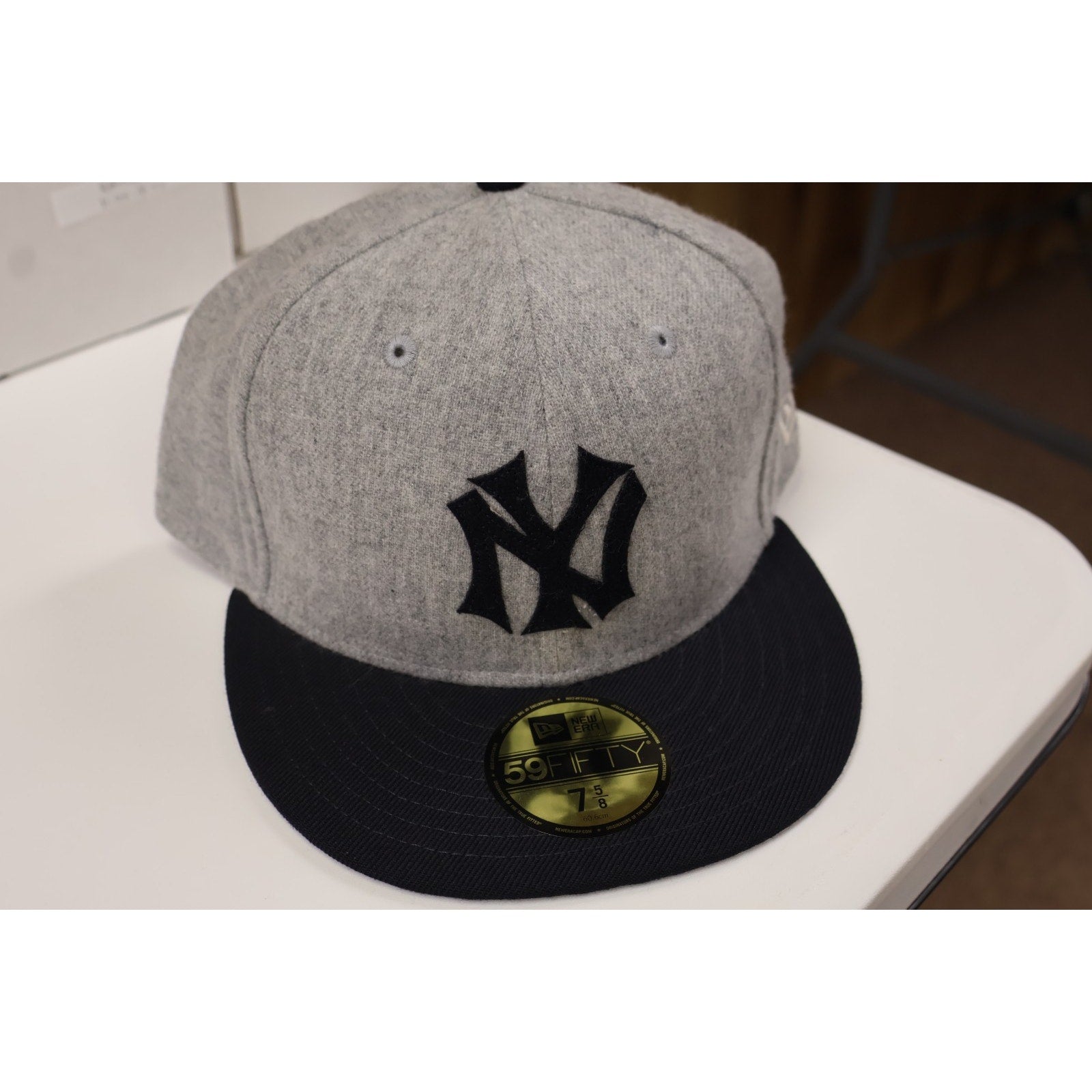 Front view of New Era New York Yankees 59FIFTY fitted wool cap in gray and navy