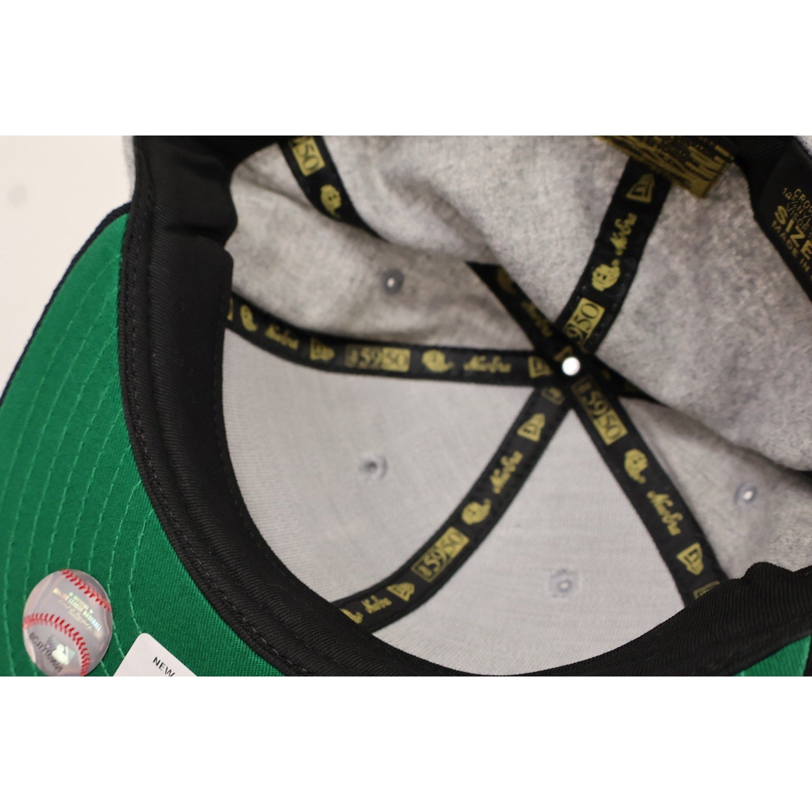 Interior view of New Era 59FIFTY Yankees fitted hat showing size and branding