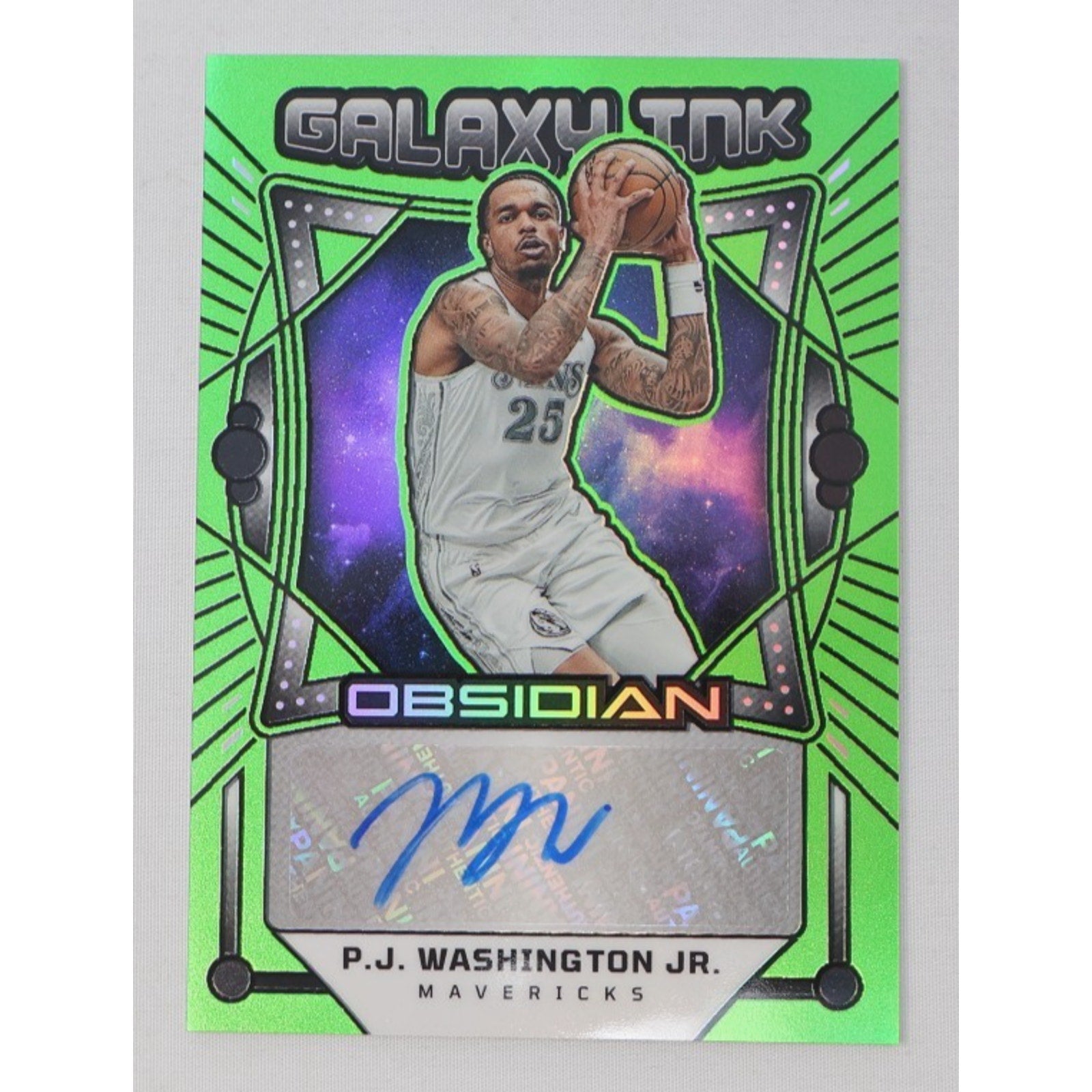 Front view of 2024-25 Panini Obsidian Galaxy Ink Green Flood autographed P.J. Washington Jr. card numbered to 25