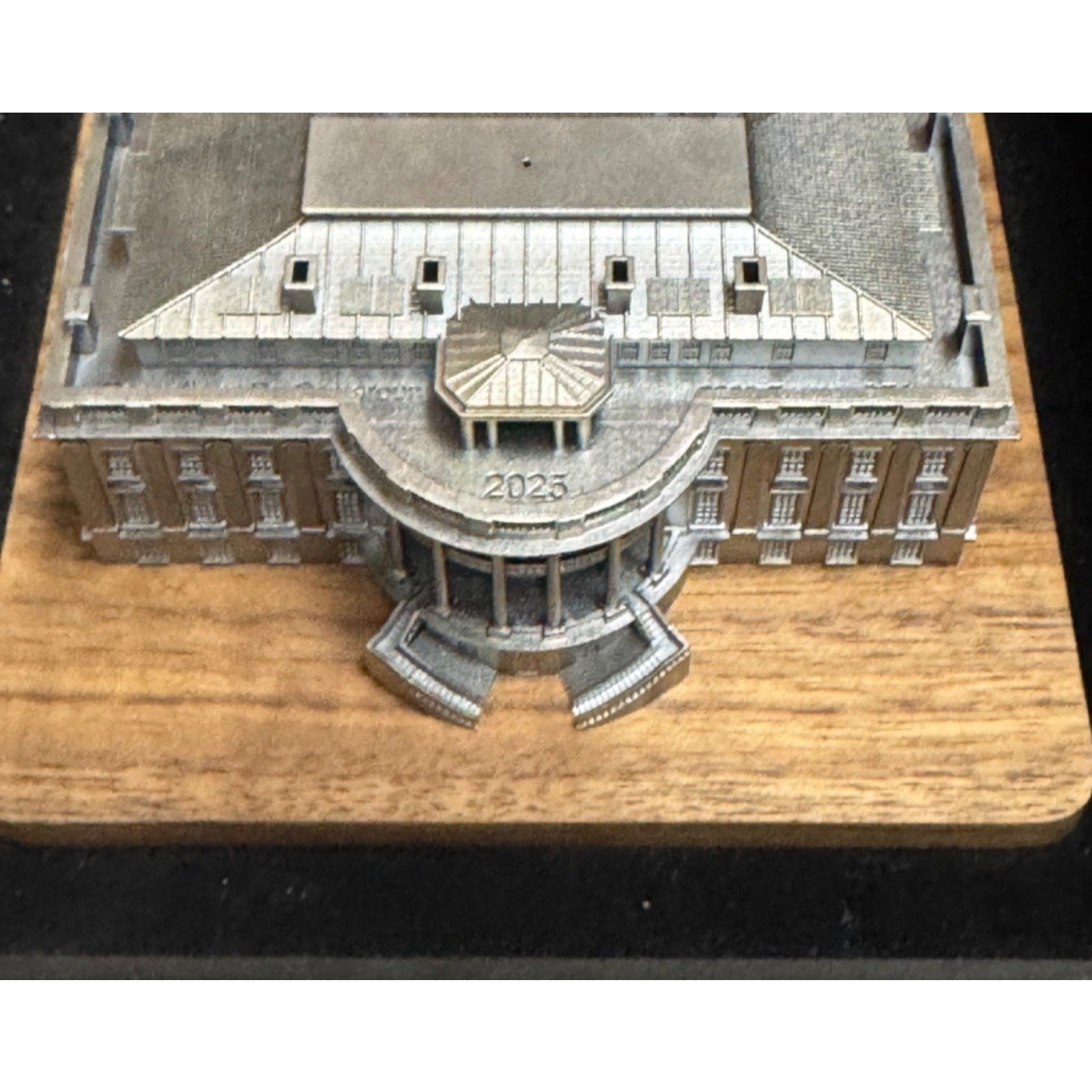 THE WHITE HOUSE 3D 10 Oz Silver Coin 3000 Francs Cameroon 2025