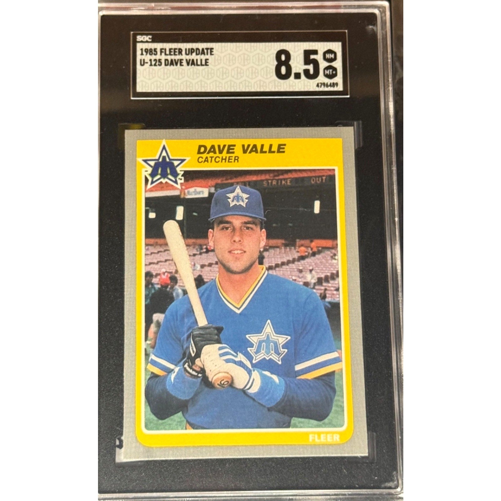 1985 Fleer Update #U-125 Dave Valle Seattle Mariners SGC 8.5 Near Mint Vintage